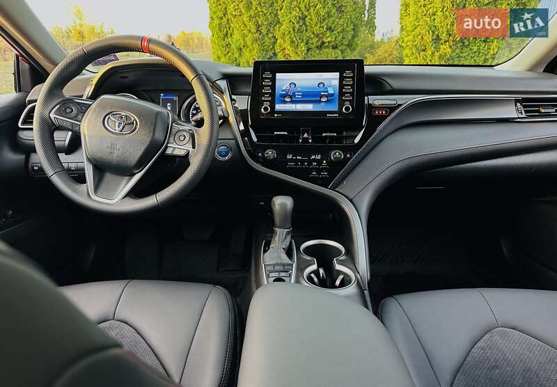 Седан Toyota Camry 2022 в Полтаве