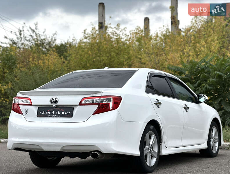 Седан Toyota Camry 2013 в Миколаєві