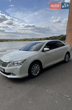 Седан Toyota Camry 2014 в Кропивницком
