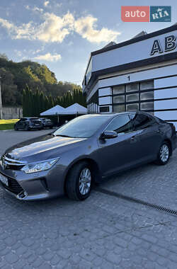 Седан Toyota Camry 2016 в Львові