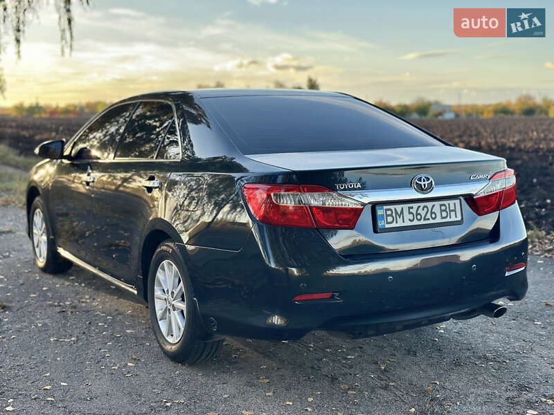 Седан Toyota Camry 2013 в Сумах