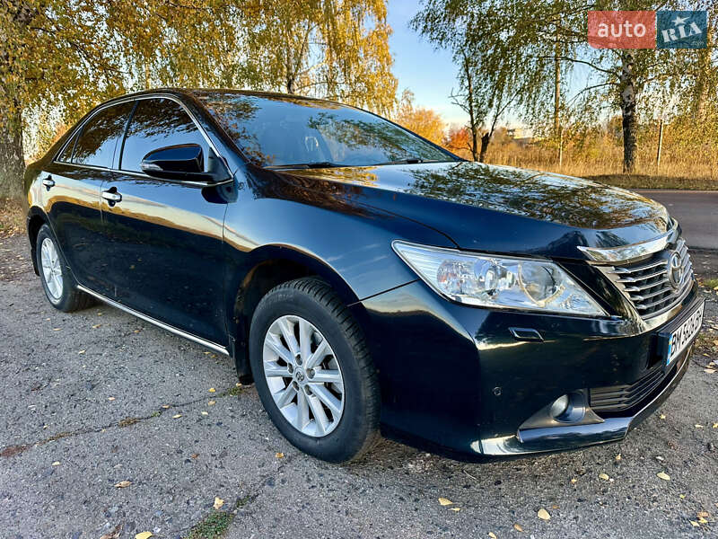 Седан Toyota Camry 2013 в Сумах