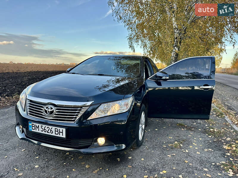 Седан Toyota Camry 2013 в Сумах