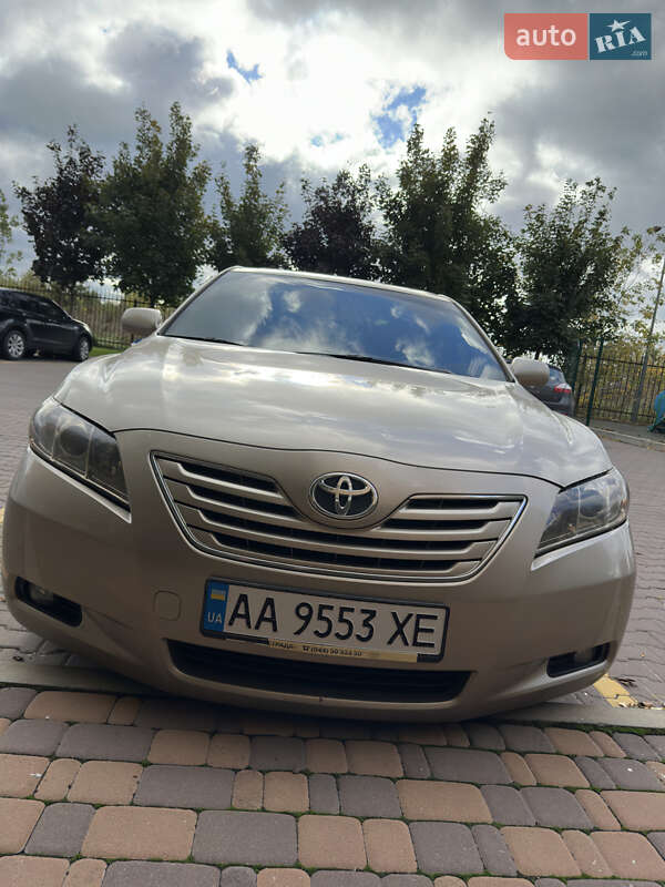Седан Toyota Camry 2007 в Софіївській Борщагівці