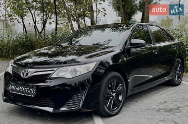 Седан Toyota Camry 2013 в Киеве