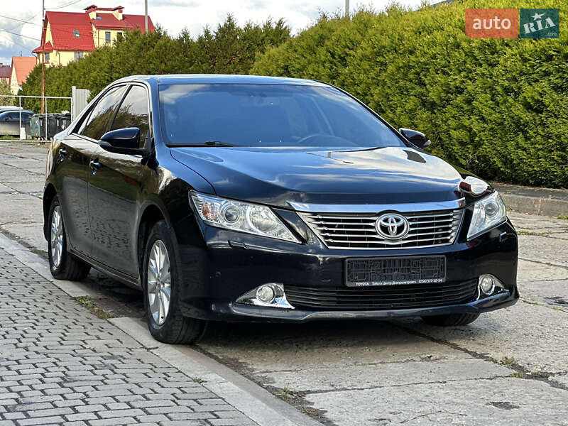 Седан Toyota Camry 2013 в Львове