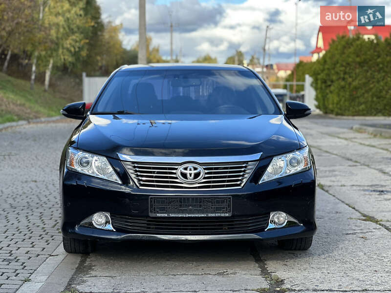 Седан Toyota Camry 2013 в Львове