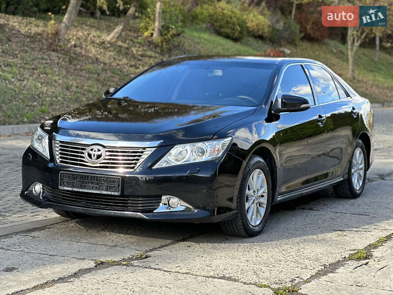 Седан Toyota Camry 2013 в Львове