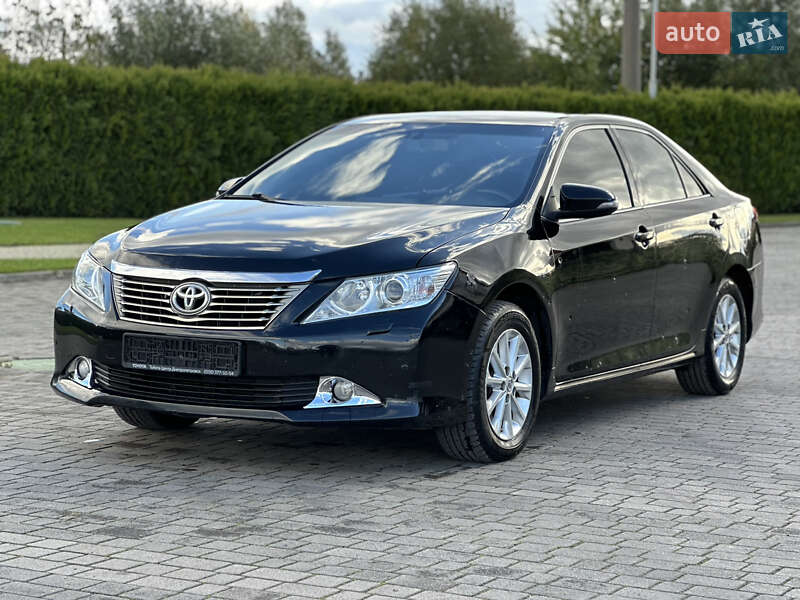 Седан Toyota Camry 2013 в Львове
