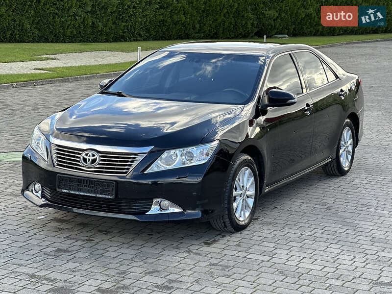 Седан Toyota Camry 2013 в Львове