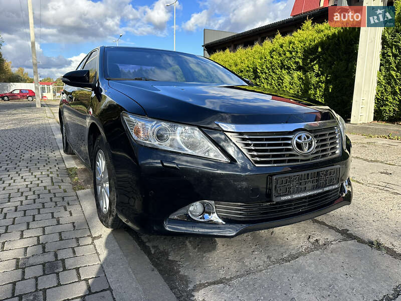 Седан Toyota Camry 2013 в Львове