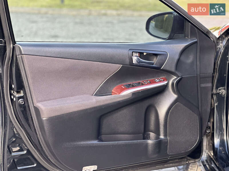Седан Toyota Camry 2013 в Львове