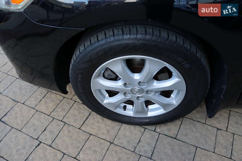 Седан Toyota Camry 2011 в Львові