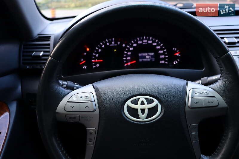 Седан Toyota Camry 2011 в Львові