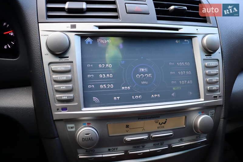 Седан Toyota Camry 2011 в Львові