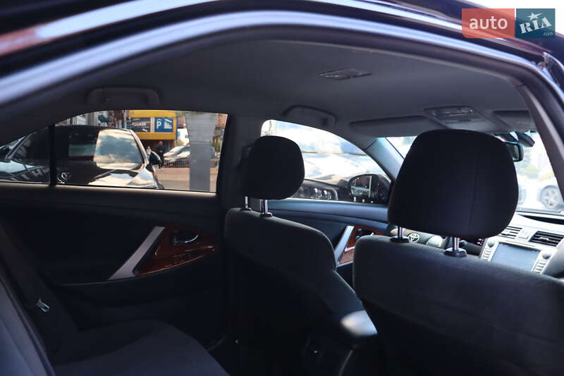 Седан Toyota Camry 2011 в Львові