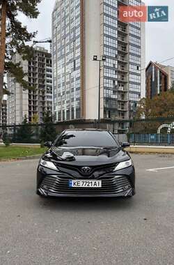 Седан Toyota Camry 2019 в Харькове