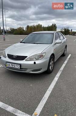 Седан Toyota Camry 2004 в Киеве