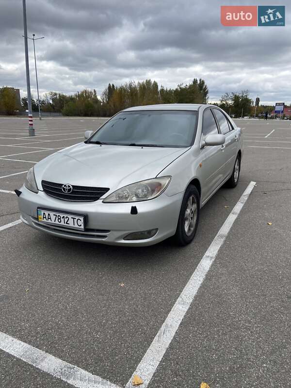 Toyota Camry 2004