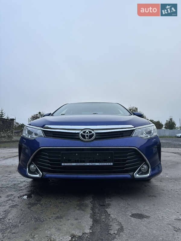 Седан Toyota Camry 2016 в Луцьку