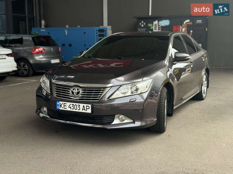 Седан Toyota Camry 2013 в 