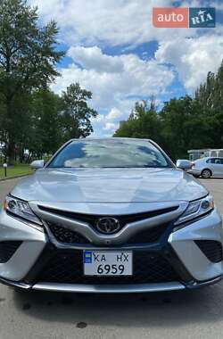 Седан Toyota Camry 2020 в Киеве
