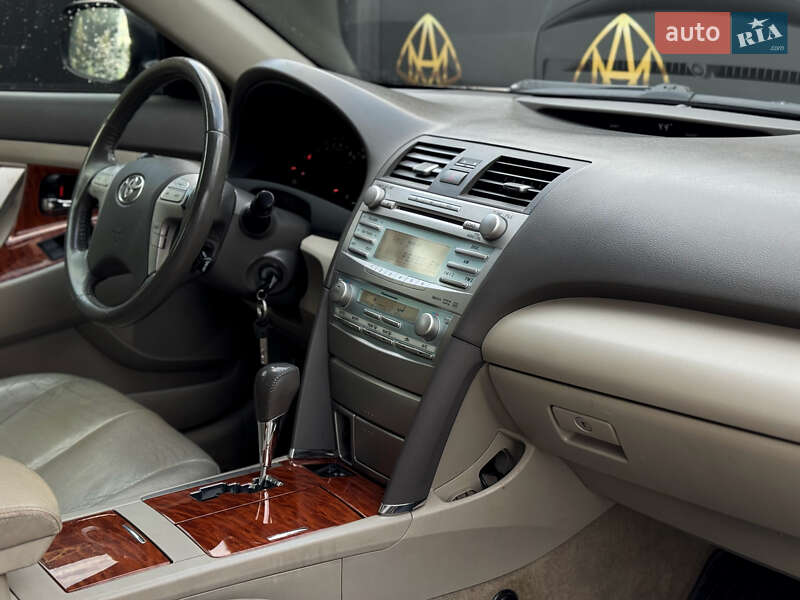 Седан Toyota Camry 2008 в Києві