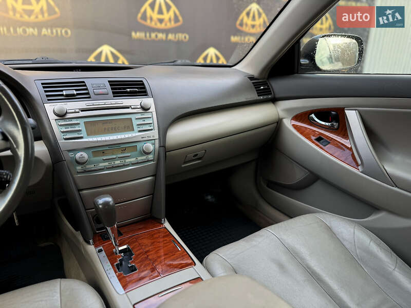 Седан Toyota Camry 2008 в Києві
