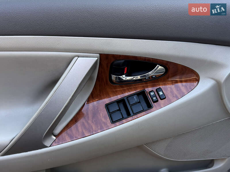 Седан Toyota Camry 2008 в Києві