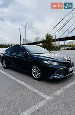 Седан Toyota Camry 2018 в Киеве