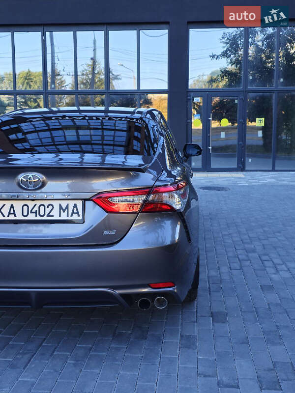 Седан Toyota Camry 2018 в Полтаве