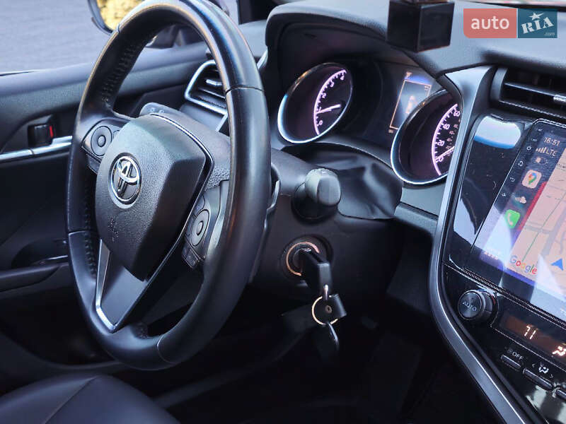 Седан Toyota Camry 2018 в Полтаве
