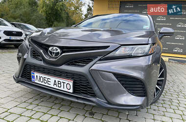 Седан Toyota Camry 2021 в Львове