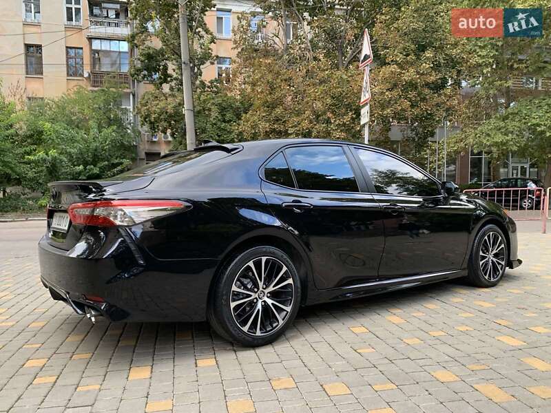 Седан Toyota Camry 2018 в Одессе