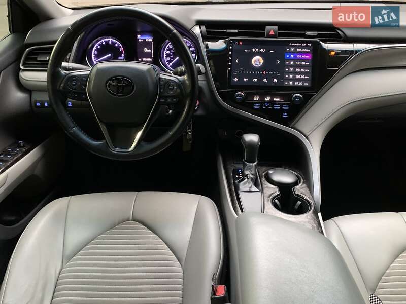 Седан Toyota Camry 2018 в Одессе