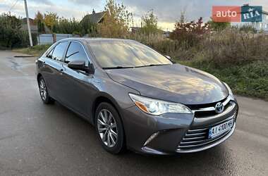 Седан Toyota Camry 2016 в Киеве