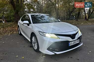 Седан Toyota Camry 2018 в Киеве