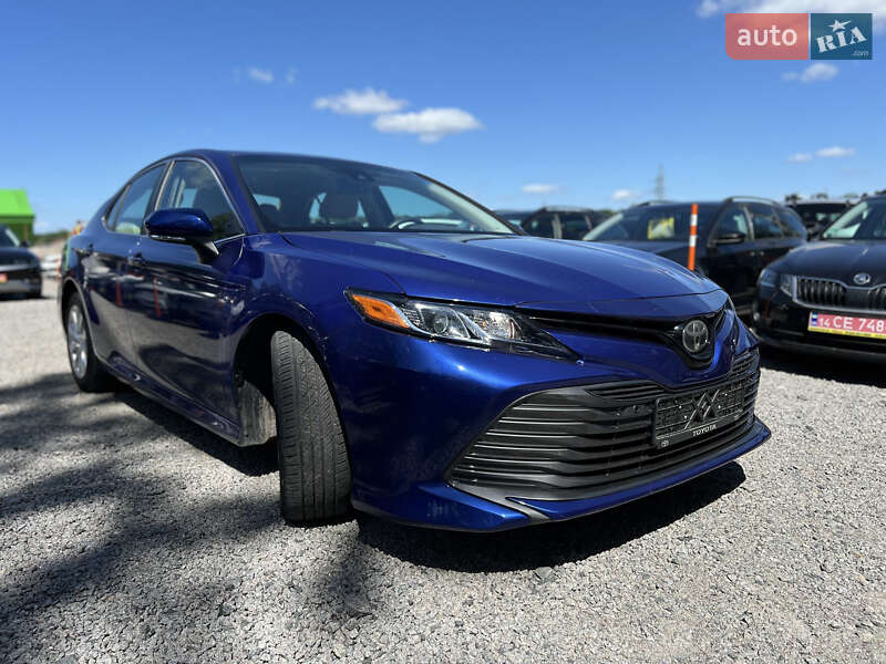 Седан Toyota Camry 2017 в Умані