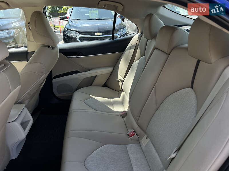 Седан Toyota Camry 2017 в Умані