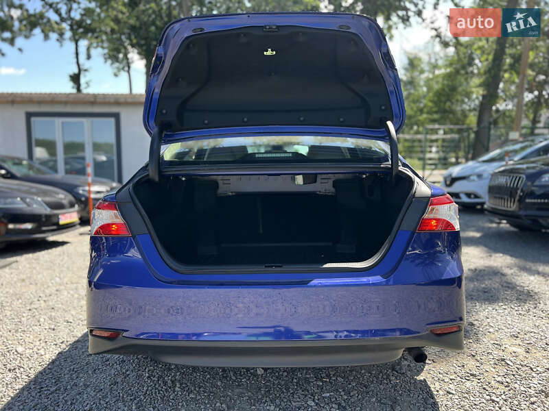 Седан Toyota Camry 2017 в Умані