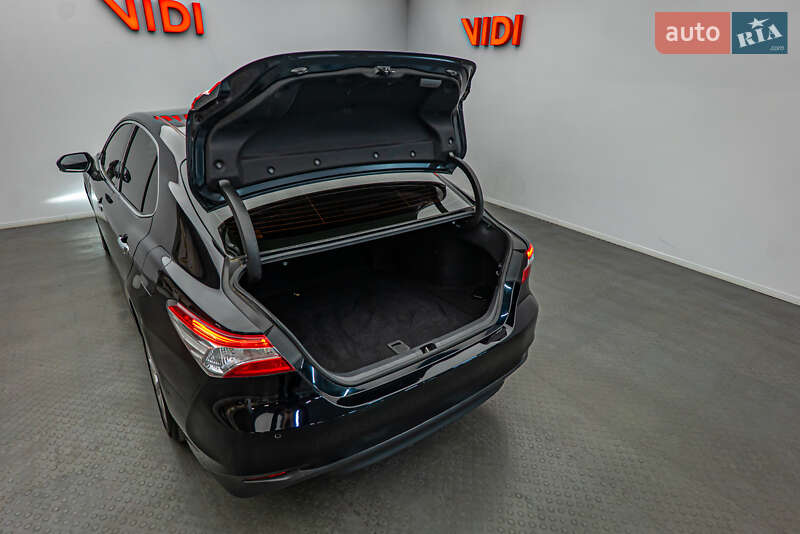 Седан Toyota Camry 2018 в Києві