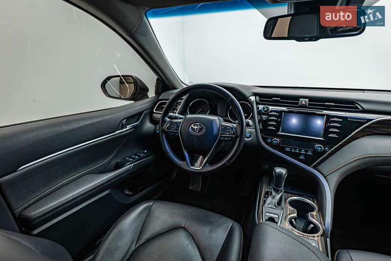 Седан Toyota Camry 2018 в Києві