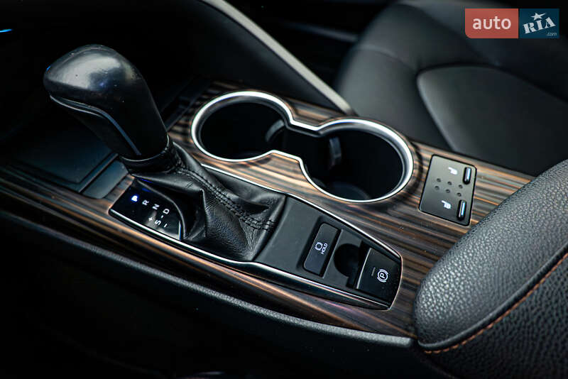 Седан Toyota Camry 2018 в Києві