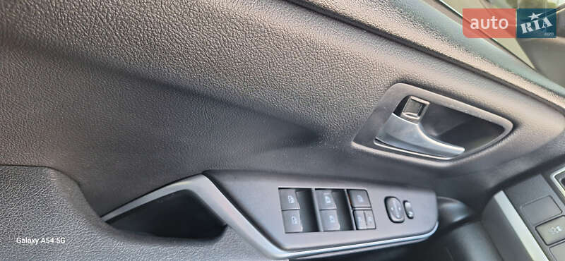 Седан Toyota Camry 2017 в Киеве фото 66 Седан Toyota Camry 2017 в Киеве