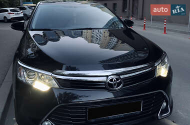 Седан Toyota Camry 2017 в Києві