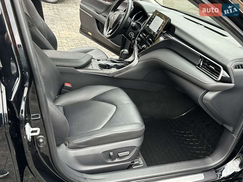 Седан Toyota Camry 2021 в Харькове