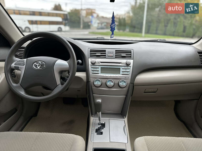 Седан Toyota Camry 2007 в Виннице