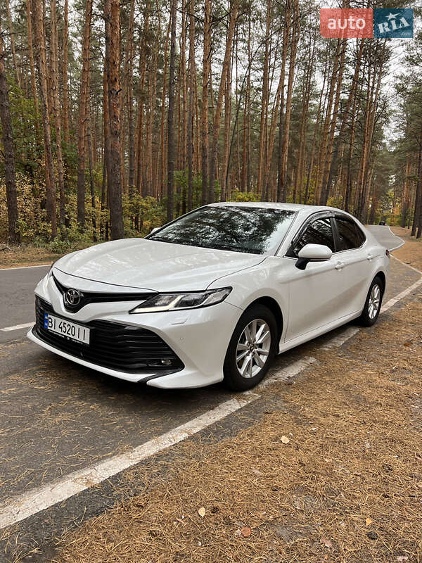 Седан Toyota Camry 2018 в Валках