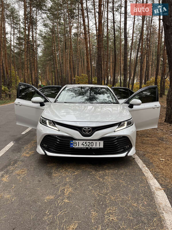 Седан Toyota Camry 2018 в Валках