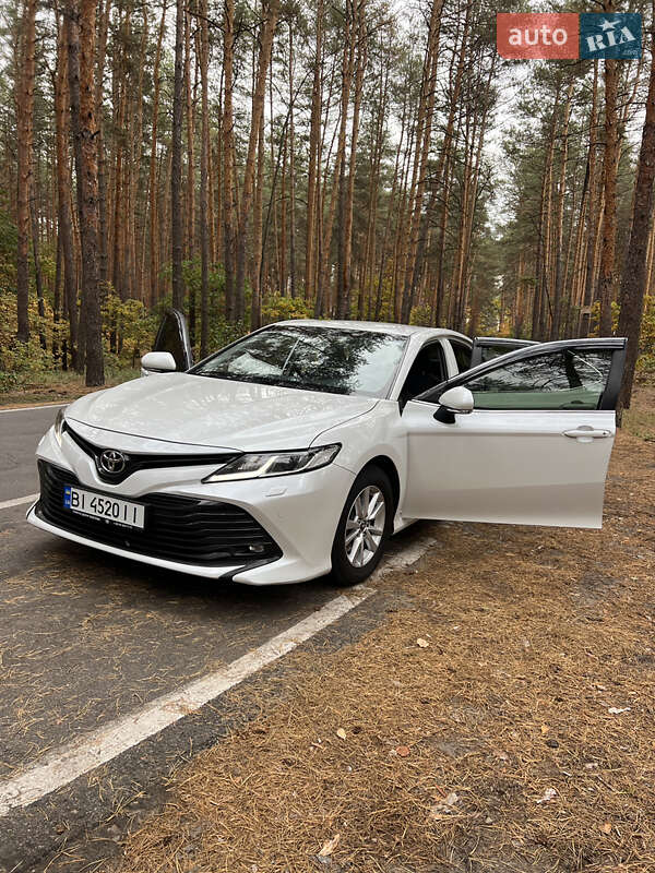 Седан Toyota Camry 2018 в Валках
